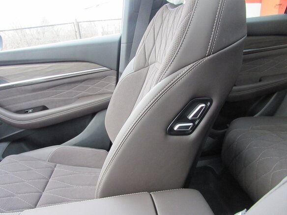 2026 Geely Monjaro (Xingyue L) I Рестайлинг 2 (China Market), чёрный, 4190000 рублей - вид 11