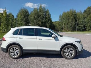 2021 Volkswagen Tiguan II Рестайлинг, белый, 2380000 рублей, вид 4