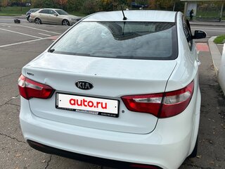 2013 Kia Rio III, белый, 790000 рублей, вид 4