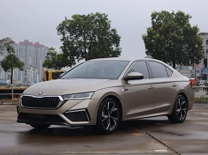 Открыть фотографии: Skoda Octavia IV (A8)