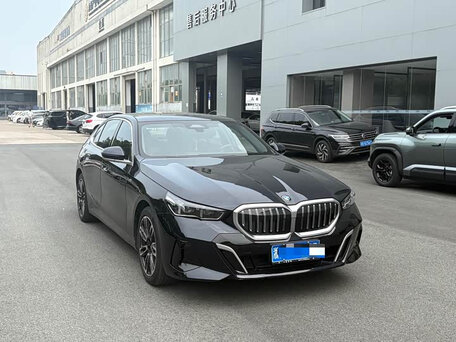 2025 BMW 5 серии Long 525Li VIII (G60/G61/G68), чёрный, 4417000 рублей, вид 3