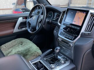 2020 Toyota Land Cruiser 200 Series Рестайлинг 2, чёрный, 9600000 рублей, вид 4