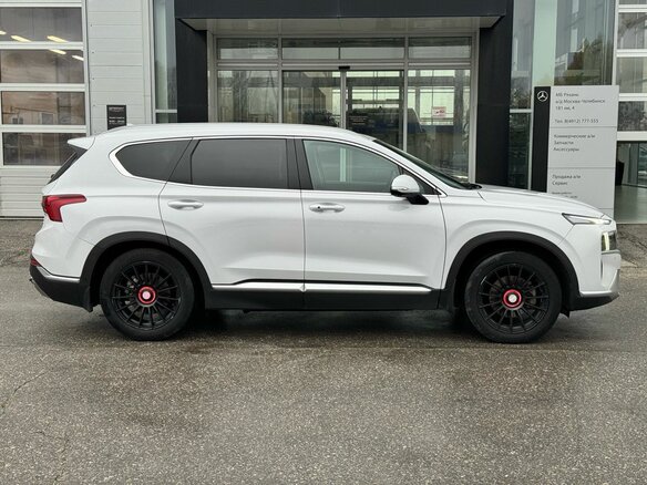 2021 Hyundai Santa Fe IV Рестайлинг, белый, 3067000 рублей - вид 3