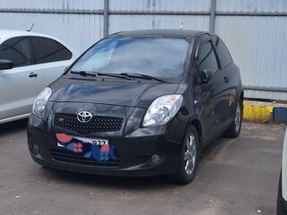 2008 Toyota Yaris II, чёрный, 380000 рублей, вид 2