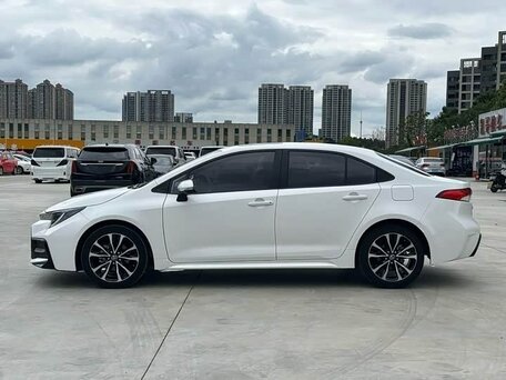2023 Toyota Corolla Sporty XII (E210) Рестайлинг, белый, 1650000 рублей, вид 4