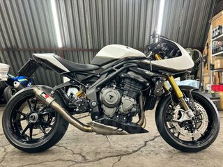 2022 Triumph Speed Triple, белый, 1550000 рублей, вид 3