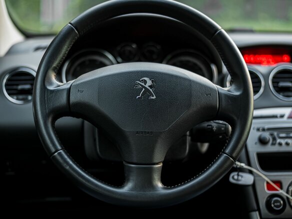 2011 Peugeot 308 I Рестайлинг, белый, 510000 рублей - вид 5