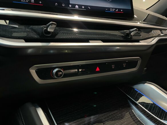 2024 BMW X6 40i III (G06) Рестайлинг, белый, 11960000 рублей - вид 17