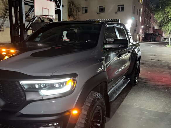 2023 Ram 1500 Crew Cab TRX V, серый, 12900000 рублей