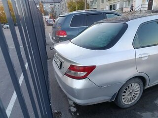 2003 Honda Fit Aria, серебристый, 250000 рублей, вид 3