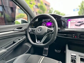 2023 Volkswagen Golf VIII, серый, 1789025 рублей, вид 4