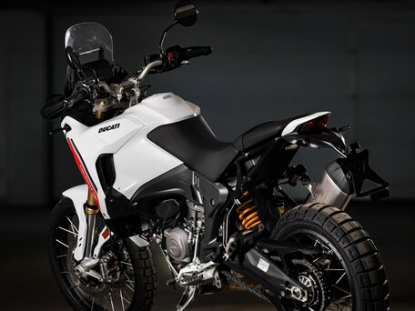 2026 Ducati DesertX, белый, 2390000 рублей, вид 3