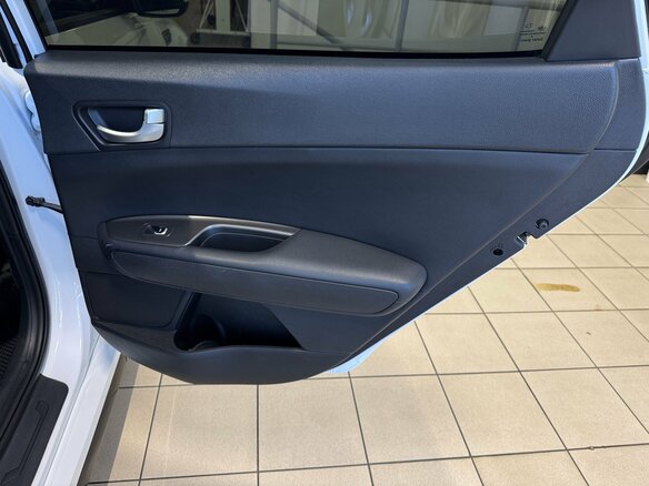 2018 Kia Optima IV Рестайлинг, белый, 1815000 рублей - вид 16