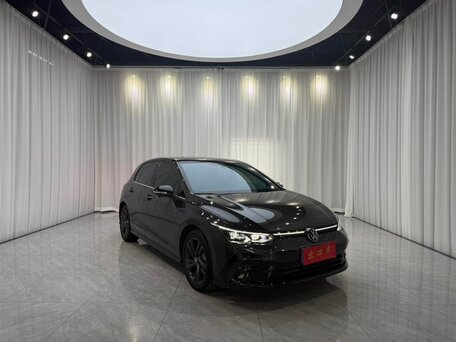 2023 Volkswagen Golf VIII, чёрный, 1650000 рублей, вид 3