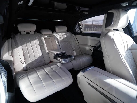 2025 BMW 7 серии 740d xDrive VII (G70), серый, 15900000 рублей - вид 30