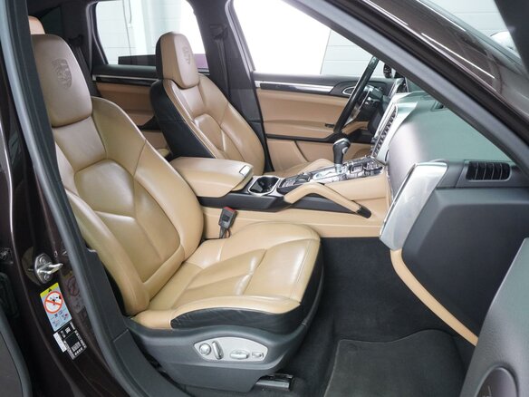 2017 Porsche Cayenne II Рестайлинг (958), коричневый, 2789000 рублей - вид 7