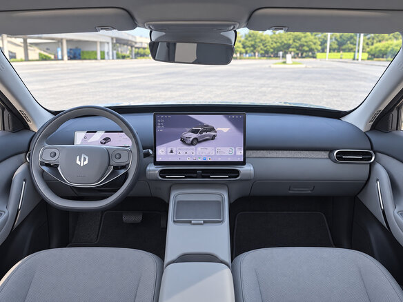 2026 Leapmotor A10 53 kWh, бежевый, 1730000 рублей - вид 8