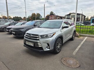 2018 Toyota Highlander III (XU50) Рестайлинг, серебристый, 3849000 рублей, вид 1