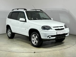 2017 Chevrolet Niva I Рестайлинг, белый, 895000 рублей, вид 4