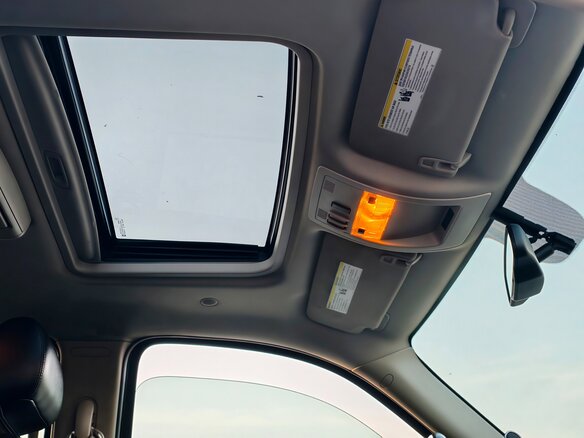 2012 Chevrolet Tahoe 6AT III, белый, 1750000 рублей - вид 20