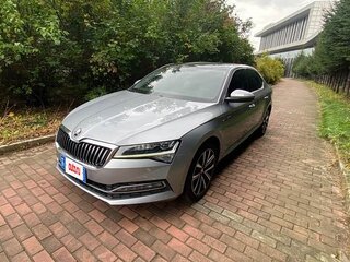 2023 Skoda Superb III Рестайлинг, серебристый, 2165000 рублей, вид 3