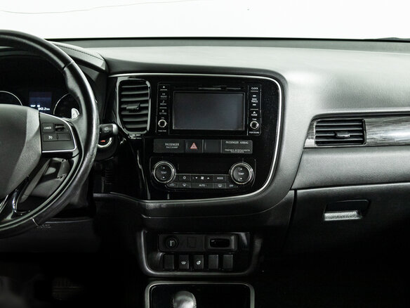 2017 Mitsubishi Outlander III Рестайлинг 2, серебристый, 1639700 рублей - вид 13