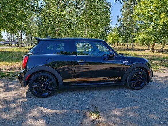 2020 Mini Hatch Cooper III (F55/F56) Рестайлинг, чёрный, 2200000 рублей - вид 2