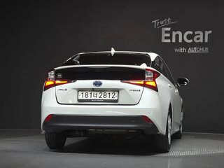 2020 Toyota Prius IV Рестайлинг (XW50), белый, 2263000 рублей, вид 3