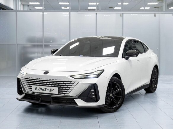 2024 Changan UNI-V I, белый, 2650000 рублей - вид 1