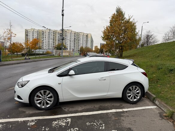 2013 Opel Astra GTC J Рестайлинг, белый, 950000 рублей - вид 11
