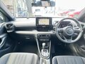 2021 Toyota Yaris IV, белый, 924000 рублей - вид 7