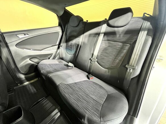 2016 Hyundai Solaris I Рестайлинг, серебристый, 1100000 рублей - вид 10