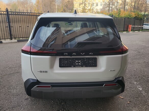 2026 Toyota RAV4 V (XA50), белый, 4350000 рублей - вид 5