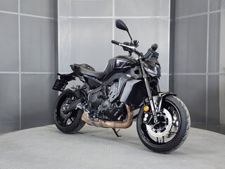 2024 Yamaha MT-09 (FZ-09), чёрный, 1199000 рублей, вид 2