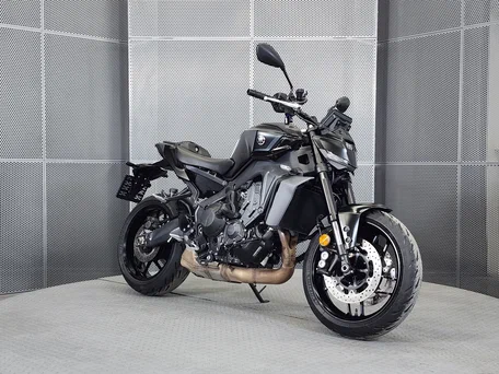 2024 Yamaha MT-09 (FZ-09), чёрный, 1199000 рублей, вид 2