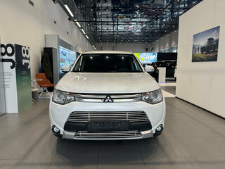 2014 Mitsubishi Outlander III Рестайлинг, белый, 1570000 рублей, вид 2