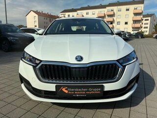 2023 Skoda Octavia IV (A8), белый, 2600000 рублей, вид 1