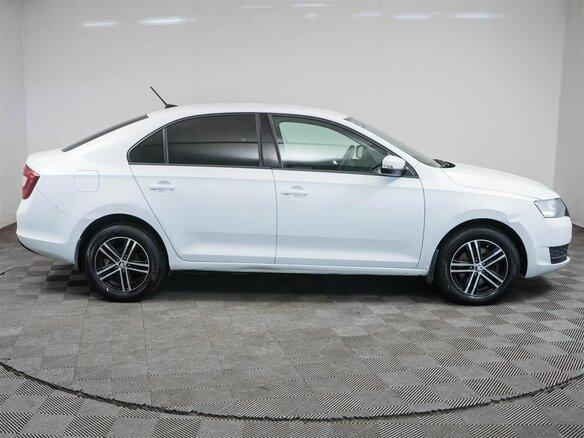 2018 Skoda Rapid I Рестайлинг, белый, 599000 рублей - вид 3