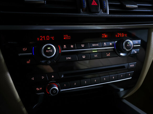 2014 BMW X5 35i III (F15), белый, 2261000 рублей - вид 16