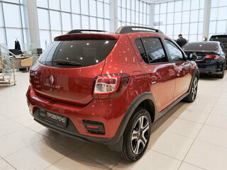 2019 Renault Sandero Stepway II Рестайлинг, красный, 950000 рублей, вид 5