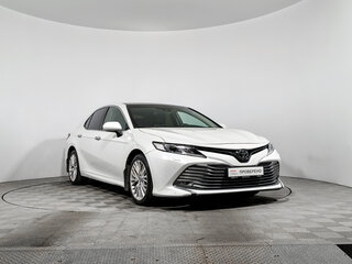 2019 Toyota Camry VIII (XV70), белый, 2390000 рублей, вид 3