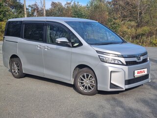 2018 Toyota Voxy III (R80) Рестайлинг, серый, 2150000 рублей, вид 1