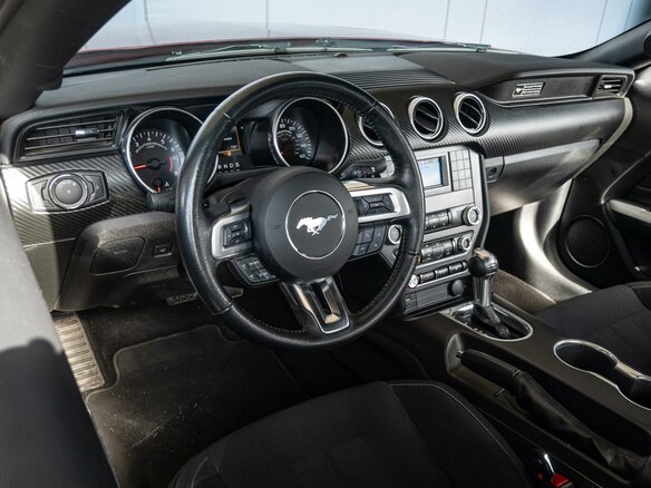 2020 Ford Mustang VI Рестайлинг, красный, 3490000 рублей - вид 5