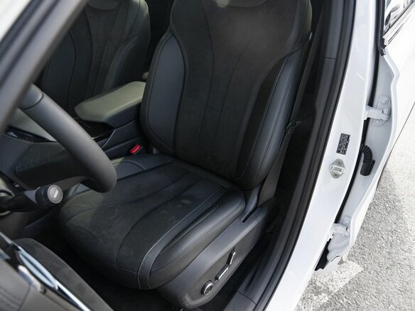2026 Geely Monjaro I Рестайлинг, белый, 4954990 рублей - вид 6