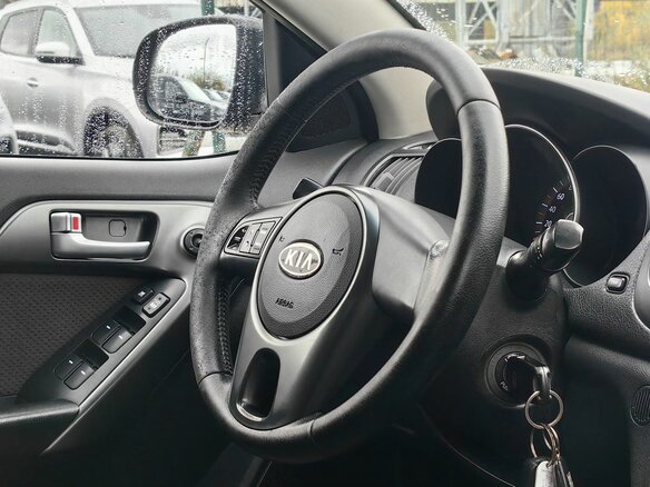 2010 Kia Cerato 6-speed II, фиолетовый, 469000 рублей - вид 9