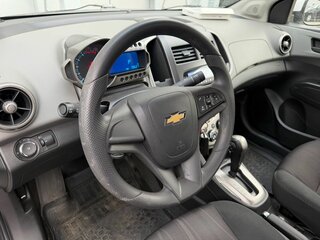 2013 Chevrolet Aveo II, белый, 845000 рублей, вид 3