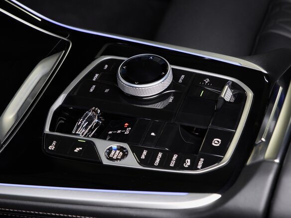 2025 BMW X7 40d I (G07) Рестайлинг, чёрный, 16125000 рублей - вид 18
