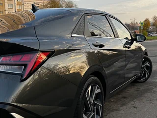 2023 Hyundai Elantra VII (CN7) Рестайлинг, серый, 2040000 рублей, вид 5