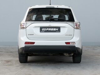 2014 Mitsubishi Outlander III, белый, 1449000 рублей, вид 4