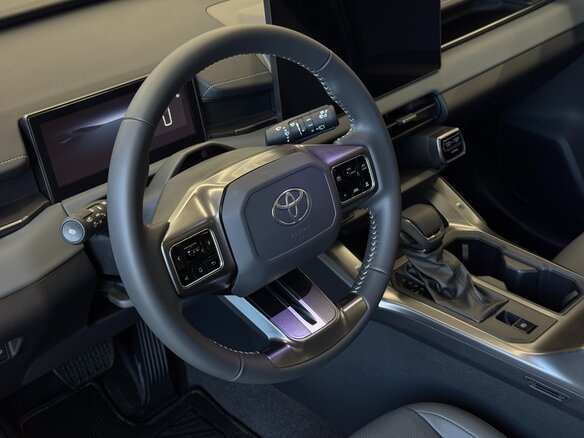 2026 Toyota RAV4 VI (XA60), белый, 4050000 рублей - вид 6